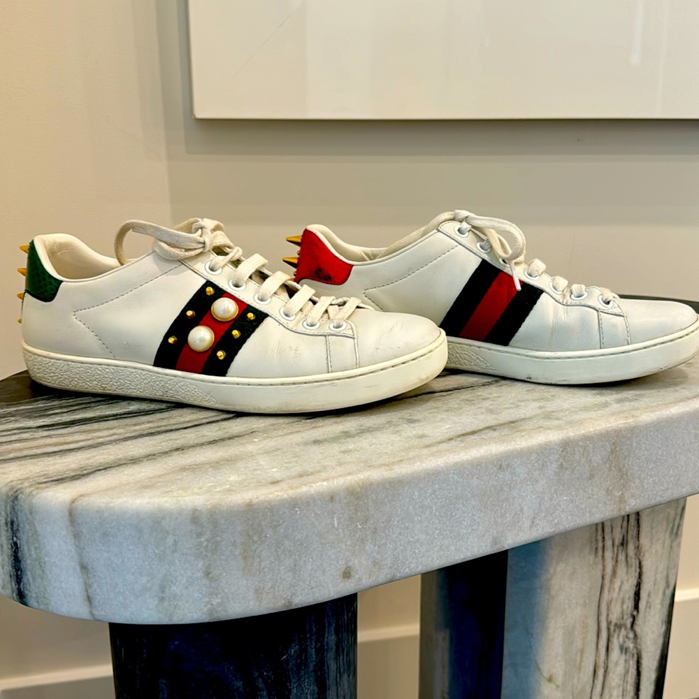 Gucci Sneakers Ace Pearl and Stud - like NEW